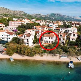 Apartments by the sea Grebastica, Sibenik - 461, hotel in Grebaštica