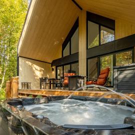 La Villa des Lucioles & SPA、Pont-Rougeのホテル