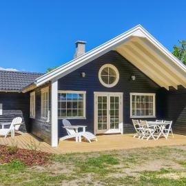 Stunning Home In Aakirkeby With Wifi
