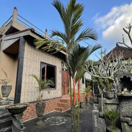 Mongan Homestay Beside The Belulang Hot Spring, hôtel à Penebel