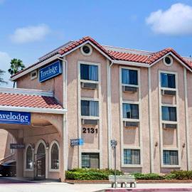 Travelodge by Wyndham Pasadena Central، فندق في باسادينا