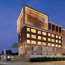 Ramada by Wyndham Gorakhpur Gorakhnath Mandir Road, hotel i Gorakhpur