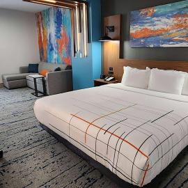 La Quinta Inn & Suites by Wyndham Austin South, хотел в Остин