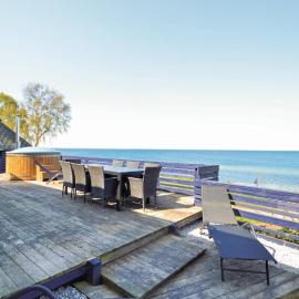 Four-Bedroom Holiday Home In Stroby, khách sạn ở Strøby