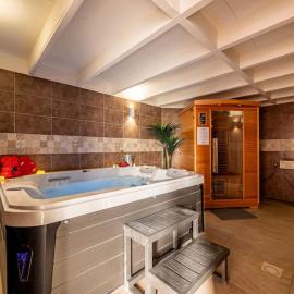 L'Évasion Sauna & Spa، فندق في سانت-رامبيرت-دالبون