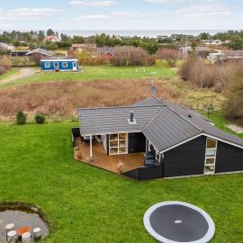 Nice Home In Glesborg With Sauna, hotell sihtkohas Glesborg