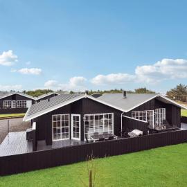 Beautiful Home In Hvide Sande With Wifi