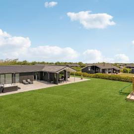 4 Bedroom Gorgeous Home In Tarm