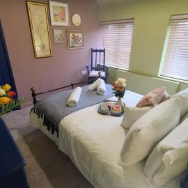 Dovetails, short drive from Alton Towers and Uttoxeter racecourse Games room with Wii and football table โรงแรมในRocester