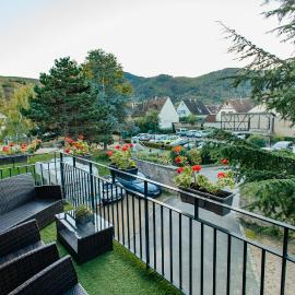 La Cure grand appartement familial 3 chambres avec terrasse et parking à 10 minutes de Colmar、ヴィンツェンハイムのホテル