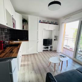 Studio terrasse et parking privé, hótel í Nice