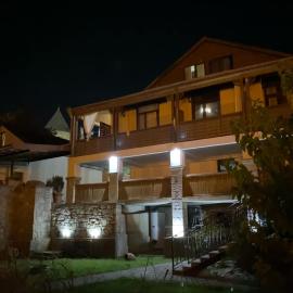 8 rooms, hotel em Mtskheta