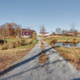 Peaceful Russell Springs Home w/ Fire Pit & Pond!, hotel in Russell Springs