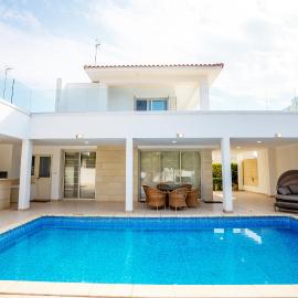 Beachfront Villa Larnaka Dhekelia with Pool, hotel v destinácii Pyla