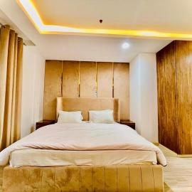 Luxury One Bed Apartment Goldcrest Grand Mall and Residency DHA LHR, hotel in Lahore