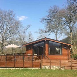 Teaghlach Luxury Lodge with hot tub Balquhidder Mhor Lodges – hotel w mieście Lochearnhead