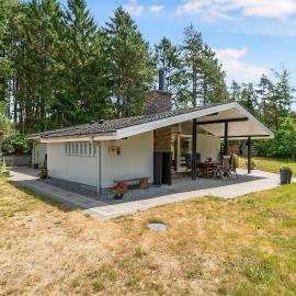 Cozy Holiday Home In Beautiful Nature Close To Ebeltoft, hotel i Ebeltoft