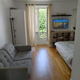 Beau studio dans une rue calme