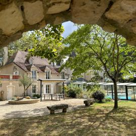 Château l'Hubertière, hotel a Bouresse