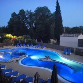 ZEcamping 3 étoiles piscine chauffée soirées animées bar et restaurant, hotel in Roquebrune-sur-Argens