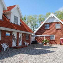 Anker mit umzäunter Sonnenterrasse, hotel v destinácii Gollendorf