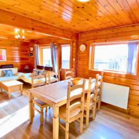 Peaceful Cowslip Lodge - Finlake Spa Resort in Devon