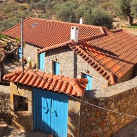 Peloponnese Hideout - Traditional stone house, hotelli Akratassa