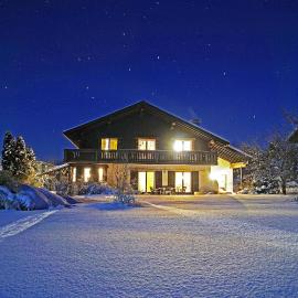 Großes Ferienhaus - Own cottage near Chiemsee