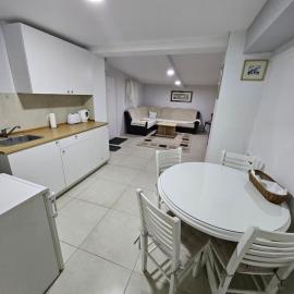 Atina, hotel in Žarkovo