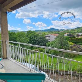 La Maison des Noyers #Parking#Calme#Terrasse Meublé classé 3étoiles, hotel sa Ceyrat