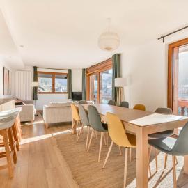 Magnifique T5 rénové 10 pers, lumineux à Morzine, Hotel in Morzine