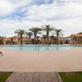 Gated townhouse with 2 suites, heated pool, hot tub, hotell i Mesa