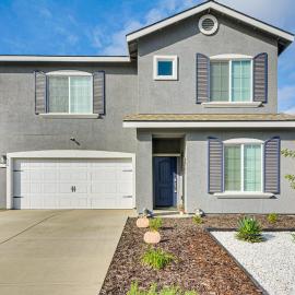 Chowchilla Home w/ Private Patio!, ξενοδοχείο σε Chowchilla