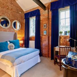 Duclos (Private Ensuite room) at Bicester Heritage, hotel em Bicester