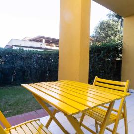 Marcelli, bilocale con giardino a 100 mt dal mare - M052 – hotel w mieście Marcelli