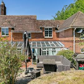 Lodge Farm - Stunning 3 Bed with Large Garden!