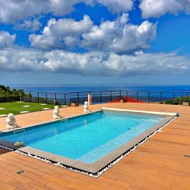 Magnifique appartement MISIK vue sur mer, piscine, ξενοδοχείο σε Case-Pilote