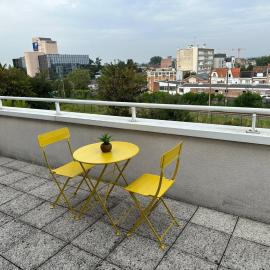 Appartement avec grande terrasse et parking