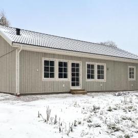 3 Bedroom Amazing Home In Motala