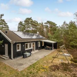 Awesome Home In Nexø With Wifi, Hotel in Neksø