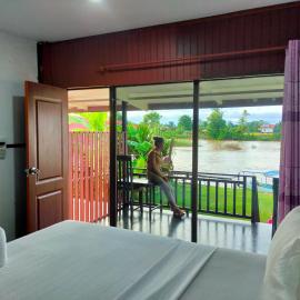 Lao Long Riverside and Budget Garden Guesthouse, Hotel in Ban Khon
