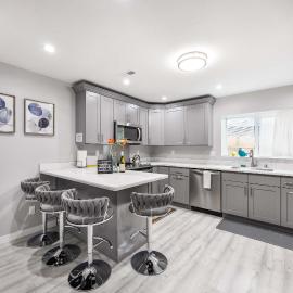 Kirkland Home with 2 Queen Beds - Totem Lake Village
