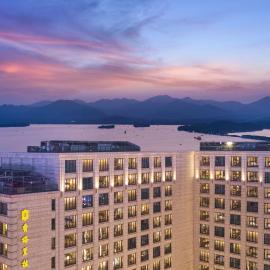 Midtown Shangri-La, Hangzhou, moments from West Lake، فندق في هانغتشو