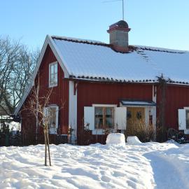 Rustik gäststuga med lantlig känsla nära Örebro city, хотел в Йоребру