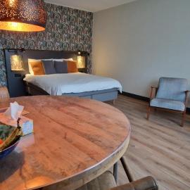B&B Opoes huusie، فندق في Lutten