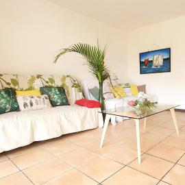 Appartement T2 lumineux, confortable et spacieux à Saint-Anne proche plage de l'Anse Caritan, hotel in Sainte-Anne