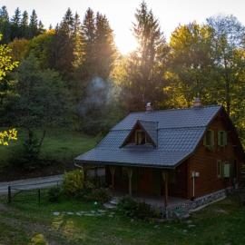 ZSUZSI-LAK, hotel a Sub Cetate
