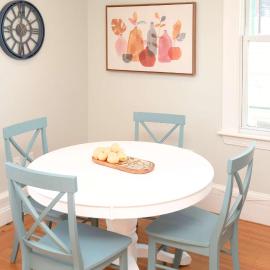 Jennifer's Cozy Apt Near Brown w In Unit Laundry