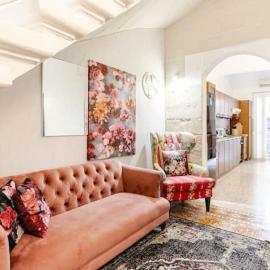 "Spirit of Malta" Historic Maltese Townhouse by the sea, hotel i Sliema