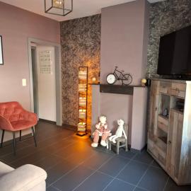 Viesnīca Maison touristique à Bouillon avec jardin pilsētā Buijona